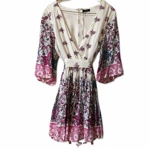 NWOT Beautiful Floral Romper Zips in the back and has matching waist belt Size S